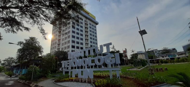 universitas PLN